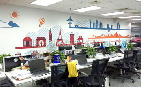 东兰教你设计办公室墙绘的方法。