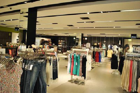 东兰商场里的店面怎么装修？